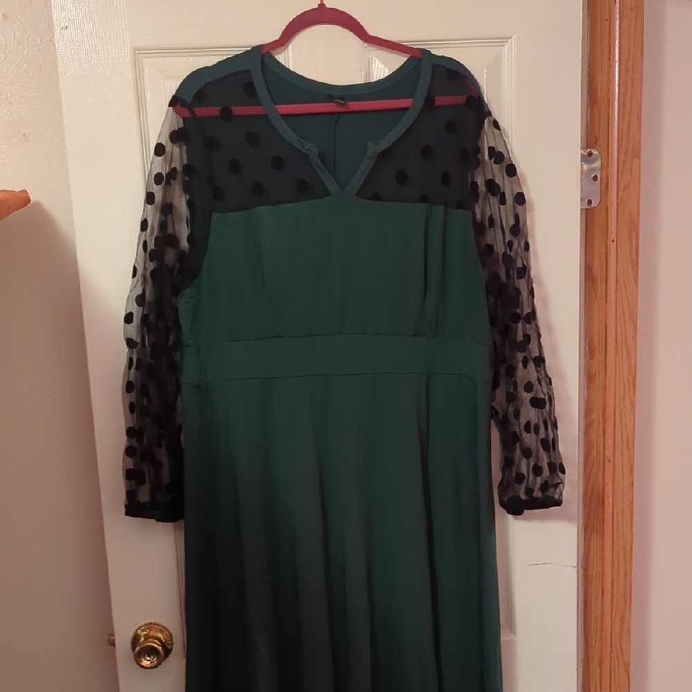 SHEIN Black and Green V-Neck A-Line Dress